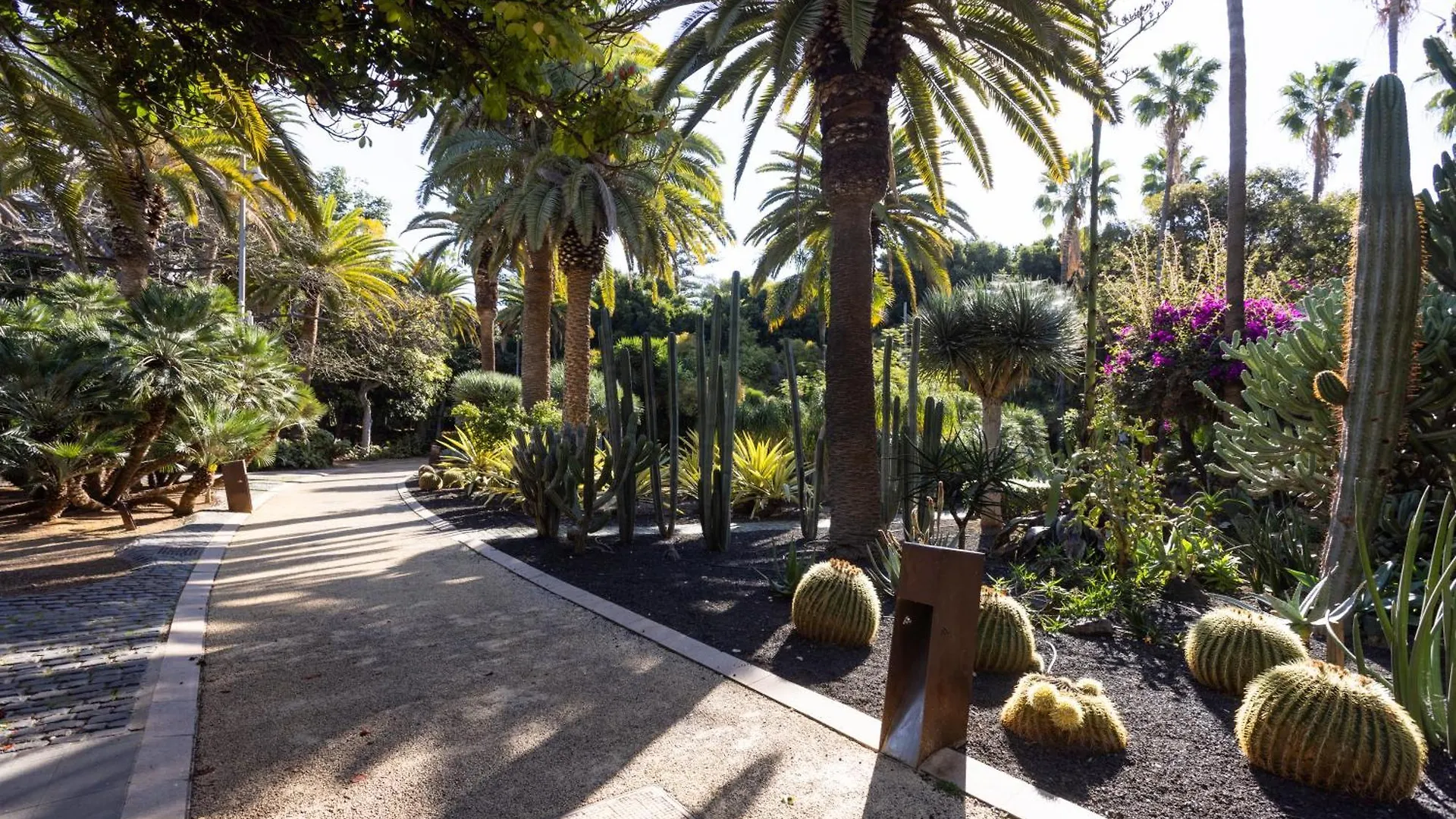 Home2Book Bright Apt & Communal Pool Santa Cruz