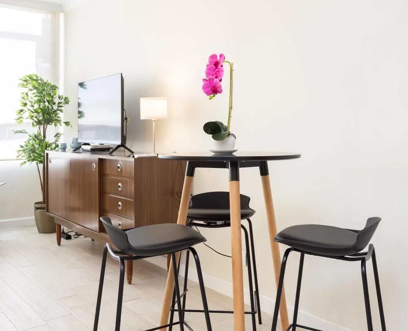 Home2Book Bright Apt & Communal Pool Santa Cruz Apartment