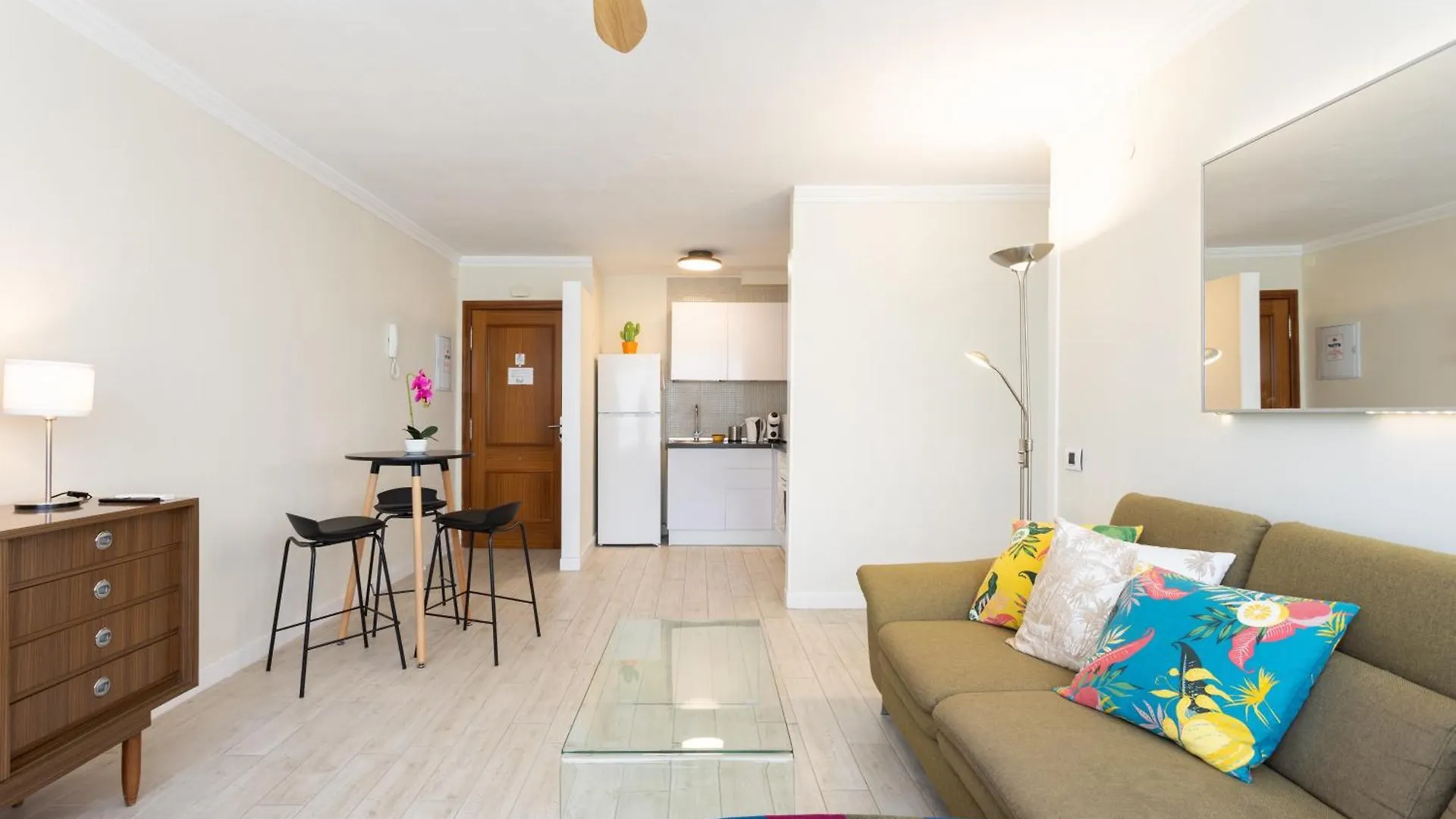Home2Book Bright Apt & Communal Pool Santa Cruz Spain