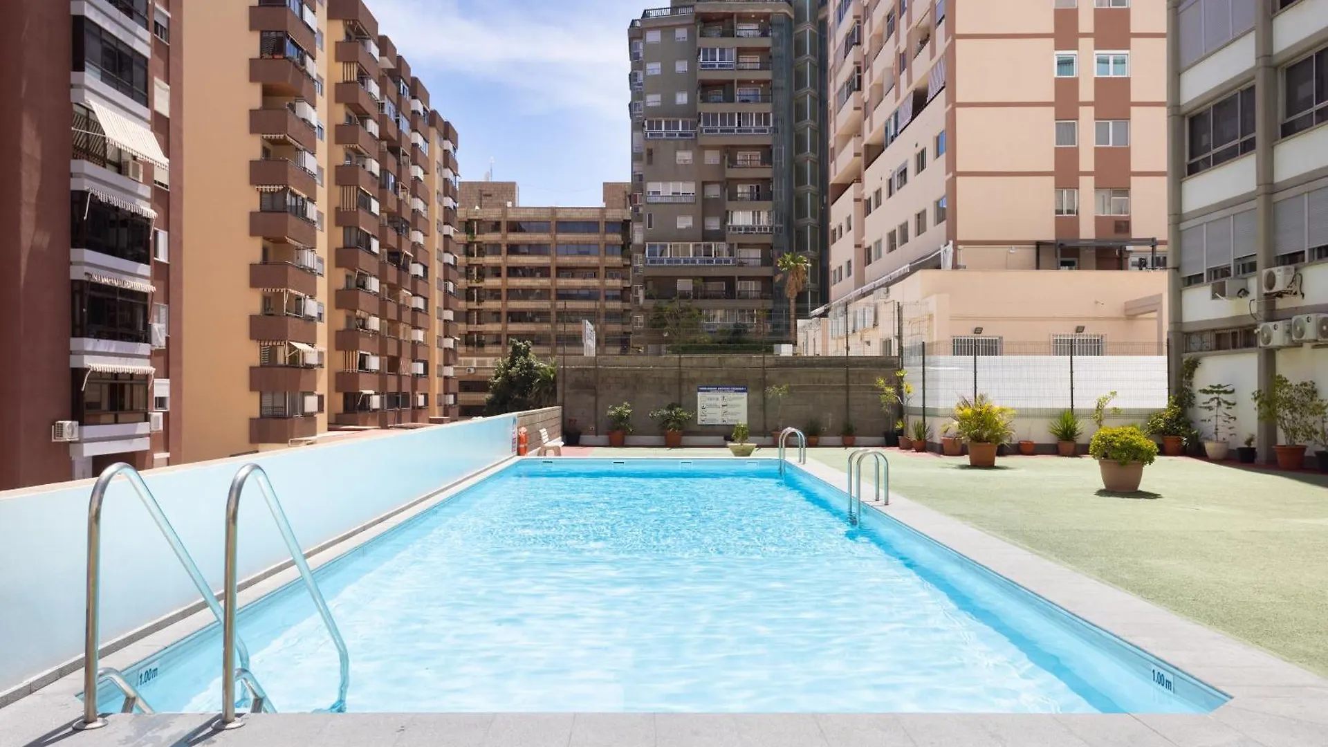 Home2Book Bright Apt & Communal Pool Santa Cruz contacts